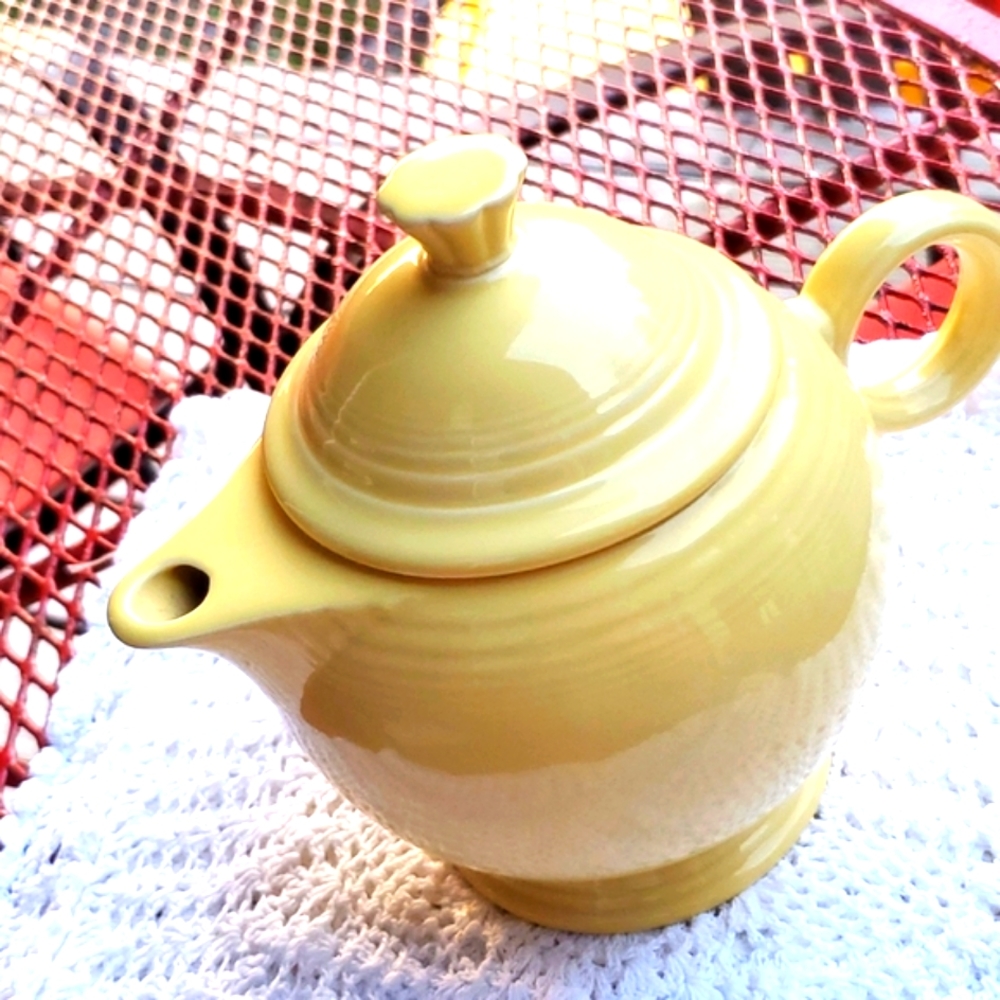 Pale Yellow Fiestaware Art Deco Style Large Tea pot💛